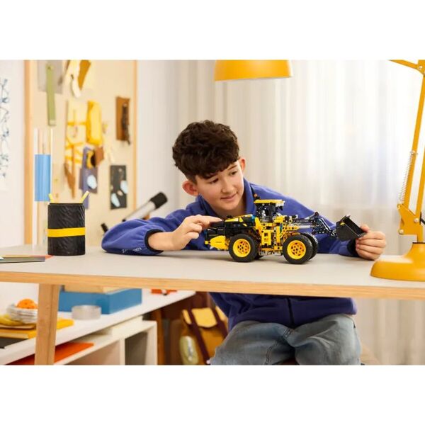 42209 Lego Technic Volvo L120 Elektrikli Yükleyici parça +9 yaş