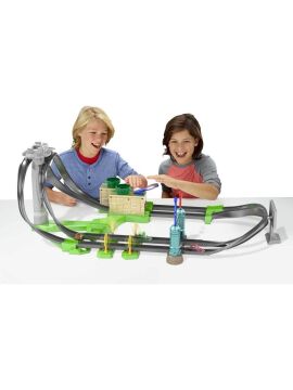 Hot Wheels Mario Kart Çılgın Dönüş Parkuru Yarış Seti GHK15